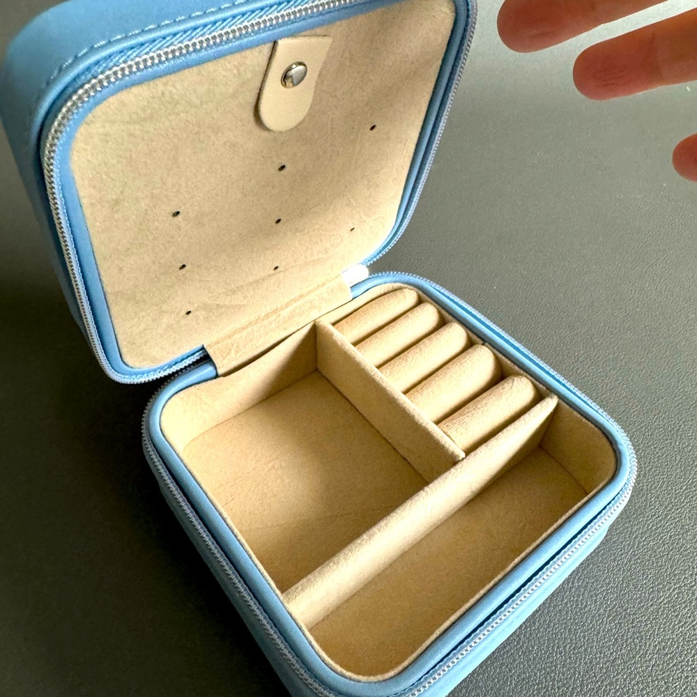 Ring box NEW Jewelry Travel Case / zip around organizer